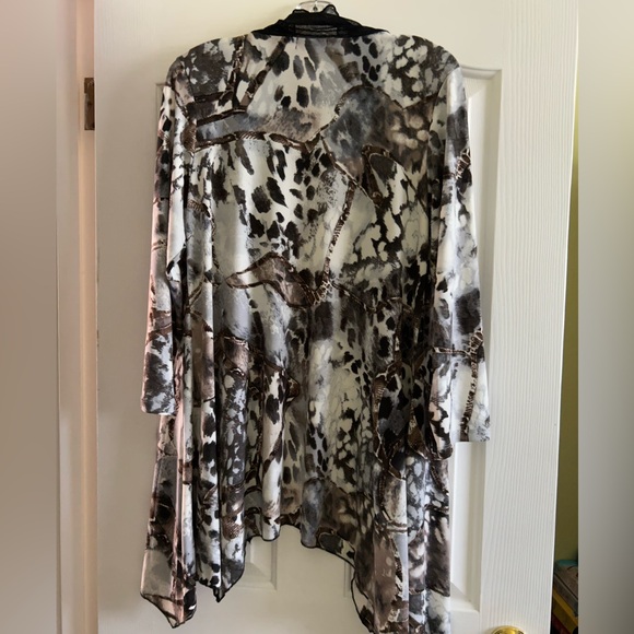 Black trim dressy high/low cardigan with long sleeves - Picture 2 of 7